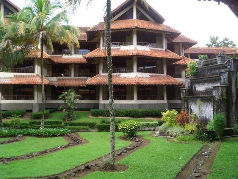 Hotel Pusako 武吉丁宜 外观 照片