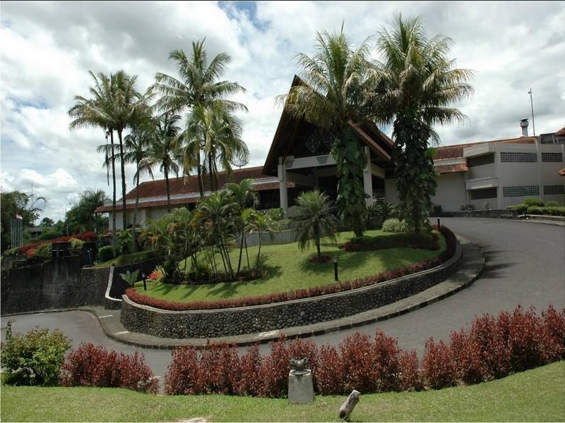 Hotel Pusako 武吉丁宜 外观 照片