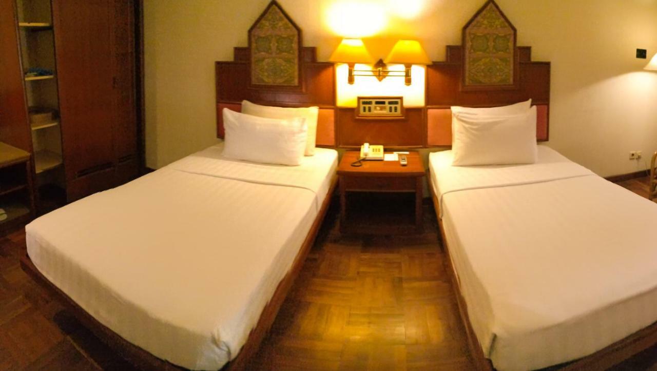 Hotel Pusako 武吉丁宜 外观 照片