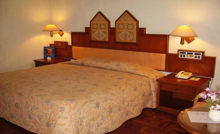 Hotel Pusako 武吉丁宜 外观 照片